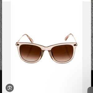 KREWE Simone sunglassss. Mint condition. Camel case and box included